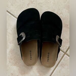 Torrid clogs